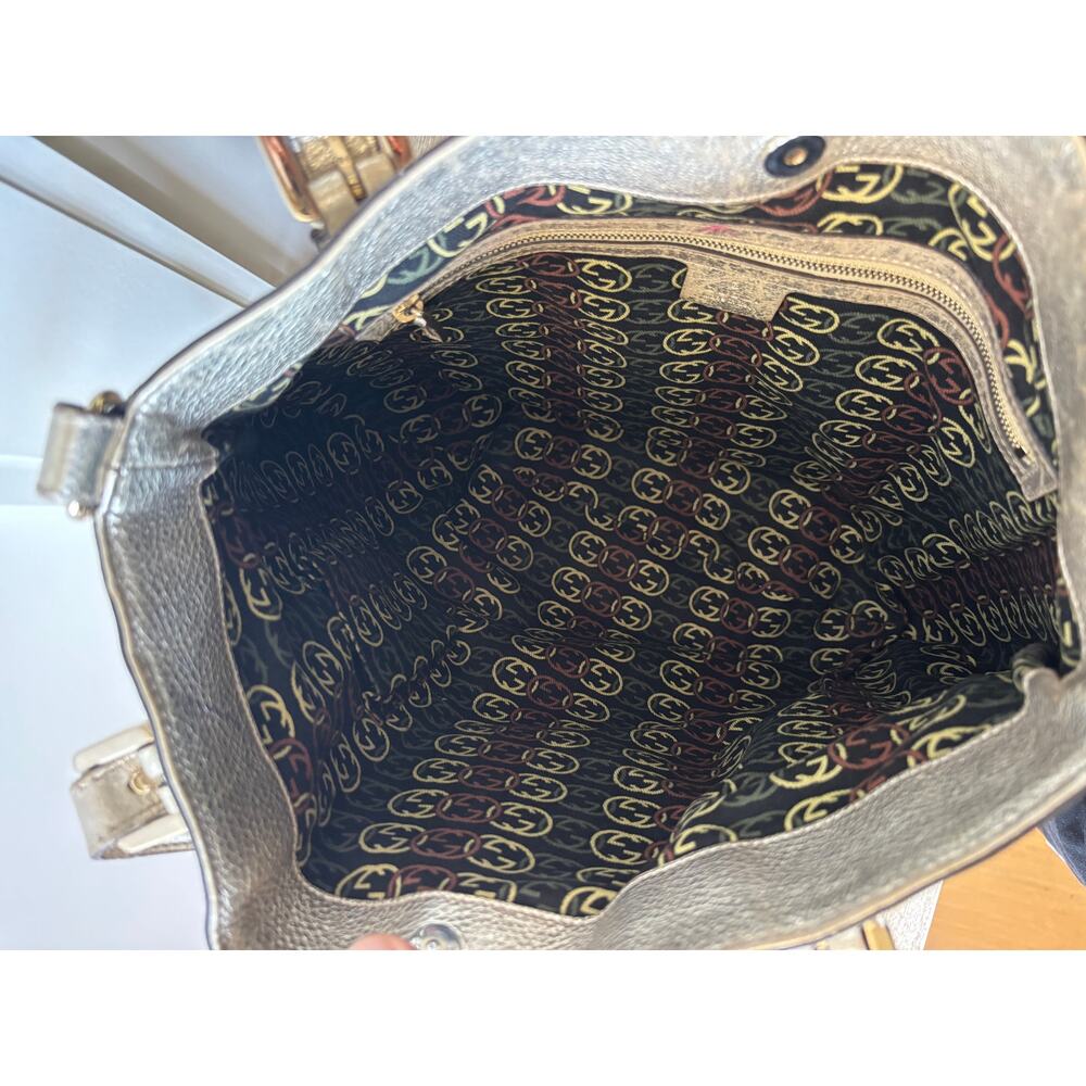 Gucci Metallic Gold Leather Shoulder Bag with Gold Logo - Picture 9 of 10